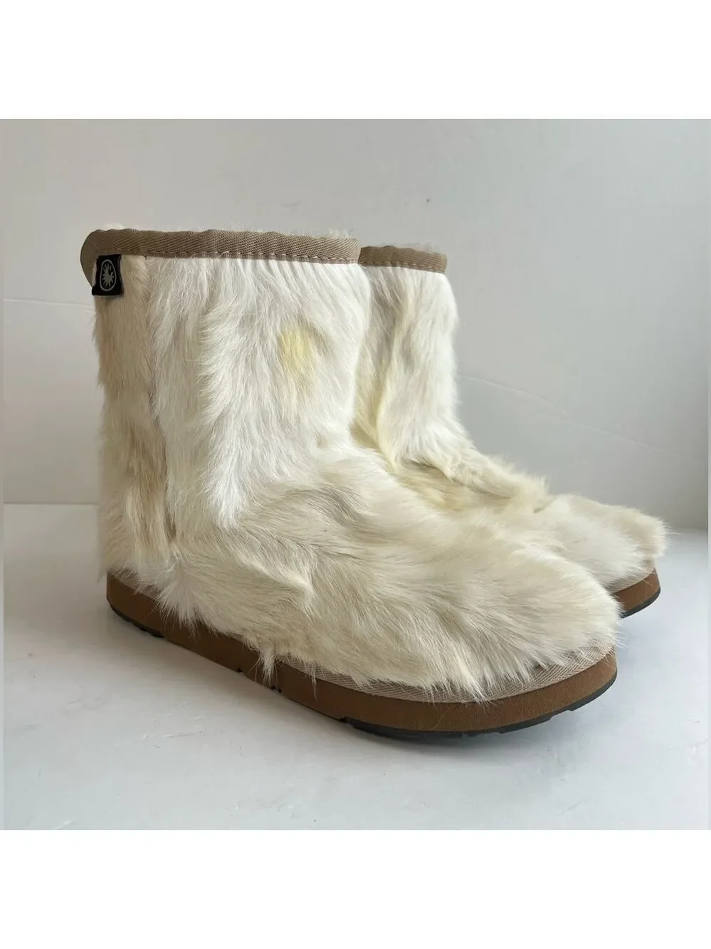 AU&MU White Sheepskin Boots Size 6